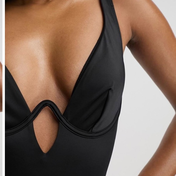 NWT! Cupshe V-Wire Underwire One-Piece Swimsuit L Black - Picture 3 of 10